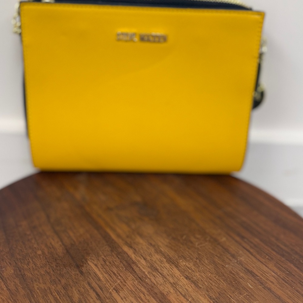 Steve Madden‎ crossbody handbag featuring gold chain accents